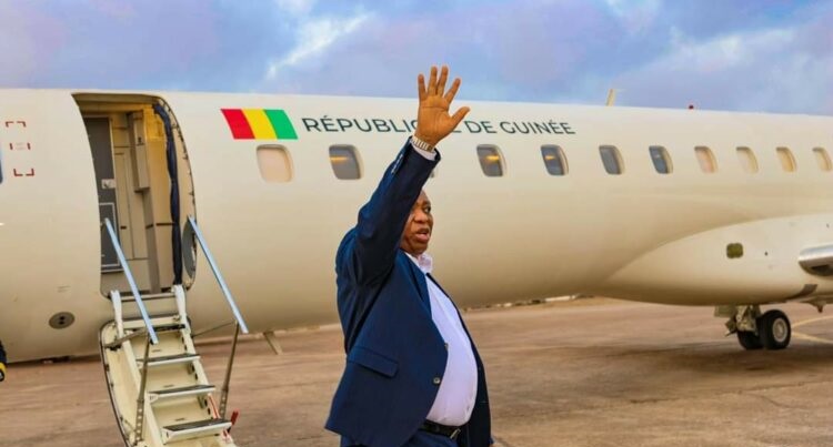 La Guinée affrète un avion pour rapatrier ses nationaux, le MAE guinéen téléphone de Tunis à Nabil Ammar.