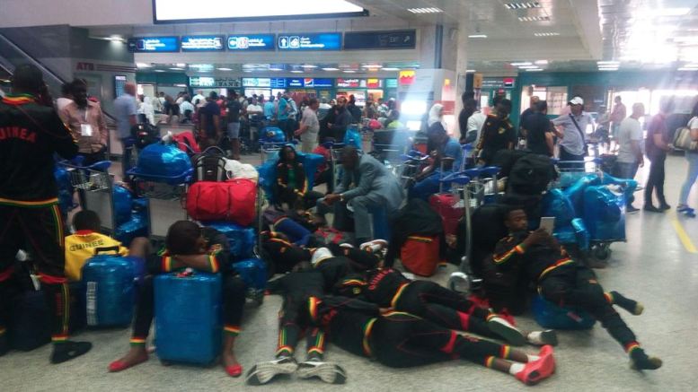 Des sportifs guinéens bloqués deux jours à l'aéroport de Tunis !