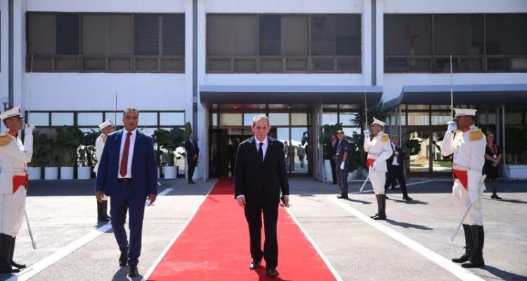 Tunisie: Le chef du gouvernement entame une visite de travail en Algérie
