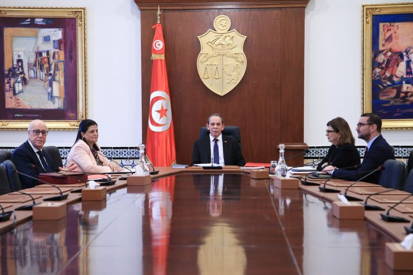 Le chef du gouvernement tient une réunion avec le gouverneur de la BCT et la ministre des Finances