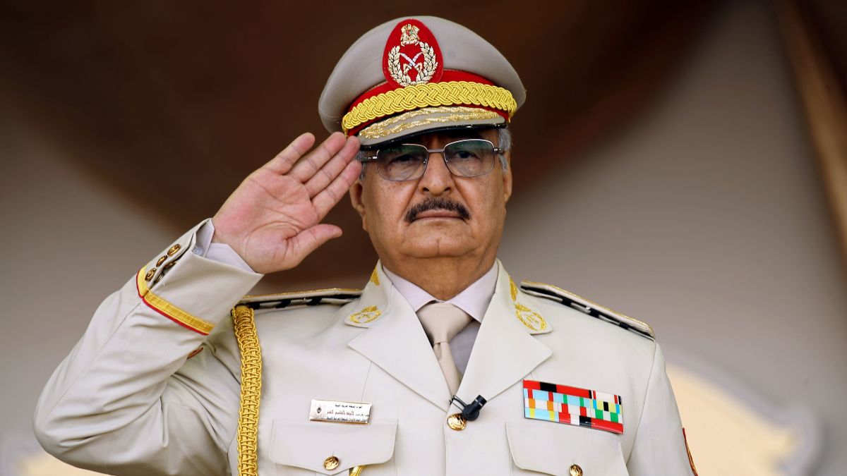 Le maréchal Khalifa Haftar s’autoproclame nouveau chef de la Libye