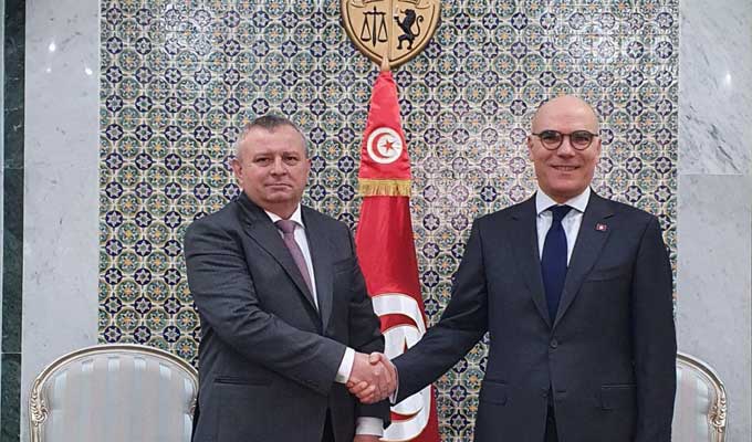 Le ministre des Affaires étrangères reçoit l’Ambassadeur de Hongrie en Tunisie