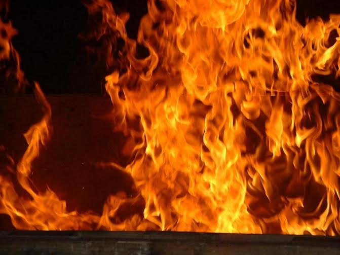 Deux sœurs de 4 et 5 ans meurent dans un incendie dans leur maison