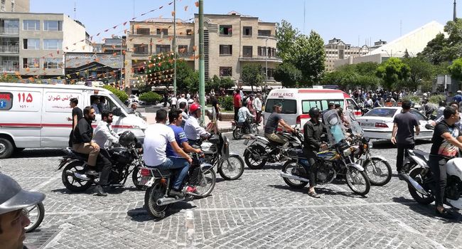 2 attaques simultanées au Parlement iranien et dans le mausolée de Khomeiny : plusieurs morts