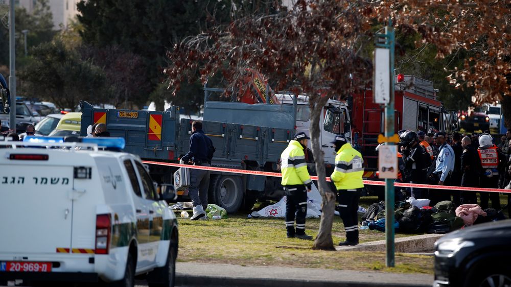  4 soldats israéliens tués et 15 autres blessés dans une attaque au camion à Al Qods occupée