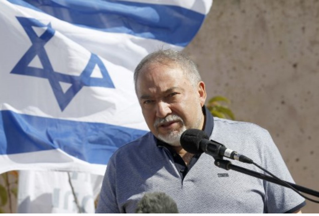 Pathétique: Un ministre de la Défense qui démissionne "à cause" d'un cessez-le-feu à Gaza