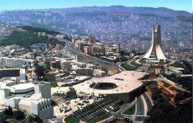 Violents Heurts lors de manifestations contre la loi de finances en Algérie