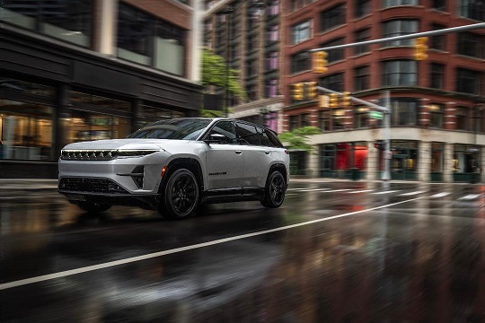 Jeep Wagoneer S, premier SUV 100% électrique mondial de la marque Jeep
