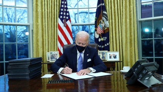 Covid-19: Biden va rétablir les restrictions d'entrée aux Etats-Unis