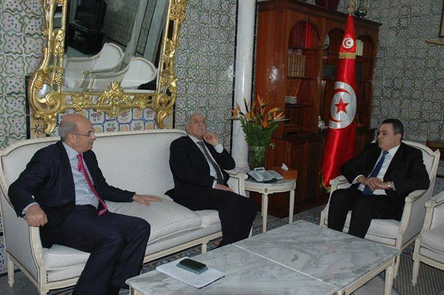 Jomâa prend connaissance des 2 prêts accordés à la Tunisie
