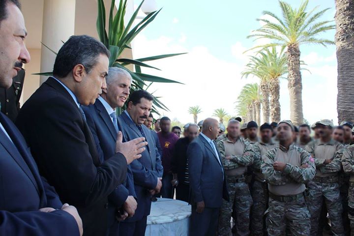 Mehdi Jomâa félicite le groupe d'intervention de l'opération de Oued Ellil