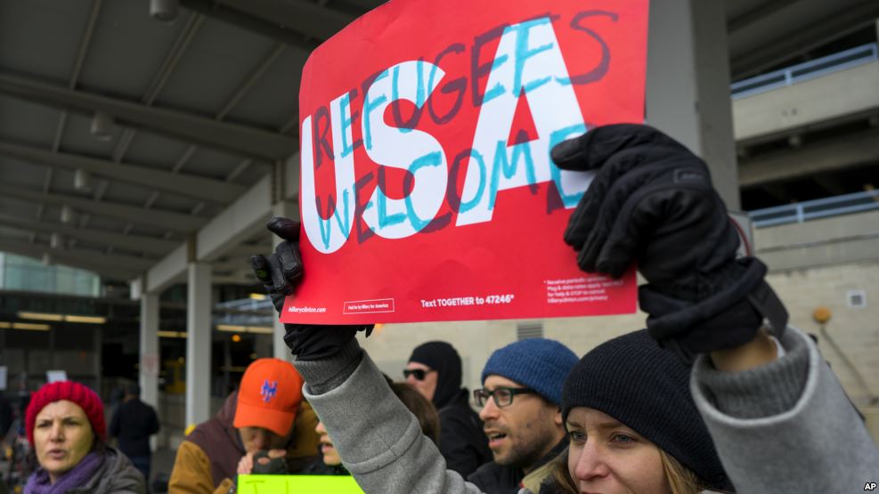 Un juge de New York suspend le décret de Trump interdisant l'entrée des réfugiés aux USA