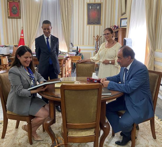 La chargée des affaires de l'ambassade américaine rencontre le gouverneur de Tunis