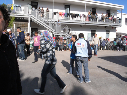 Les migrants tunisiens de Lampedusa veulent sortir du camp de rétention