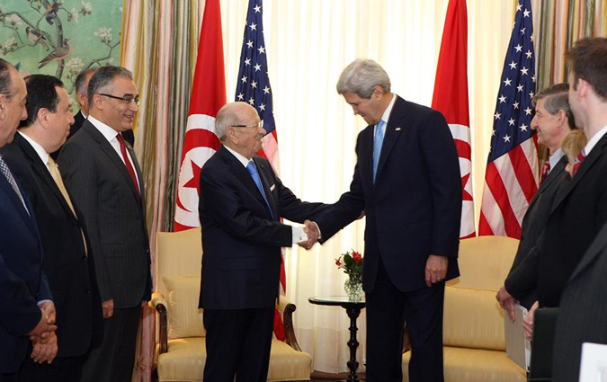 Le Président de la République reçoit John Kerry