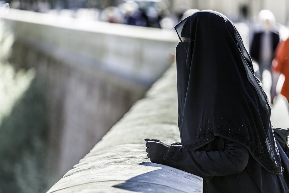 Niqab La circulaire exige uniquement de dévoiler le visage à l entrée