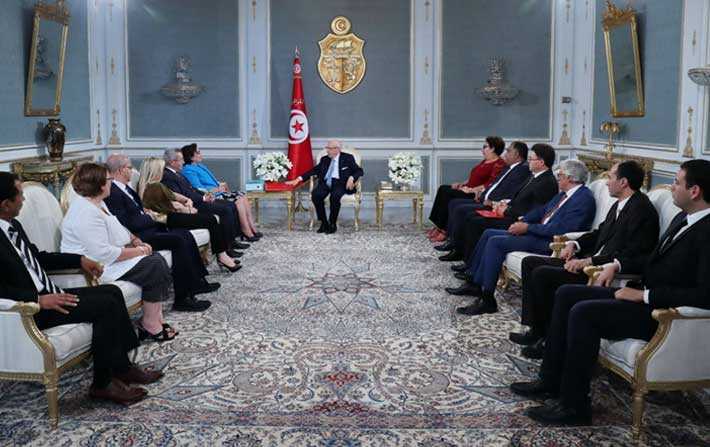 Essebsi reçoit le rapport final de la commission des libertés individuelles