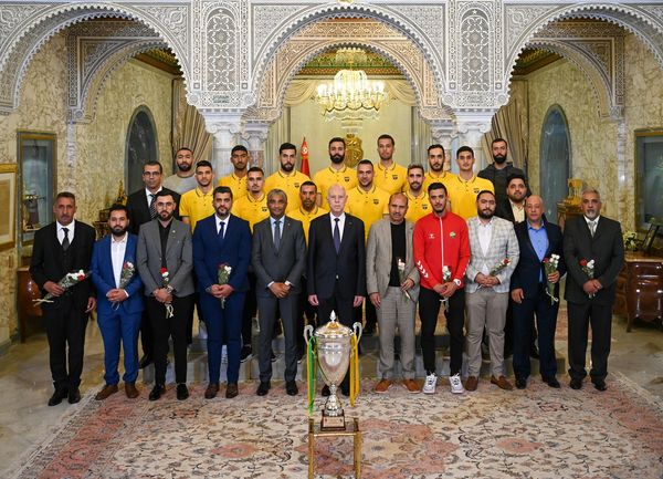 Kaïs Saïed félicite la Mouloudia de Boussalem, sacrée championne d'Afrique des clubs de volley-ball