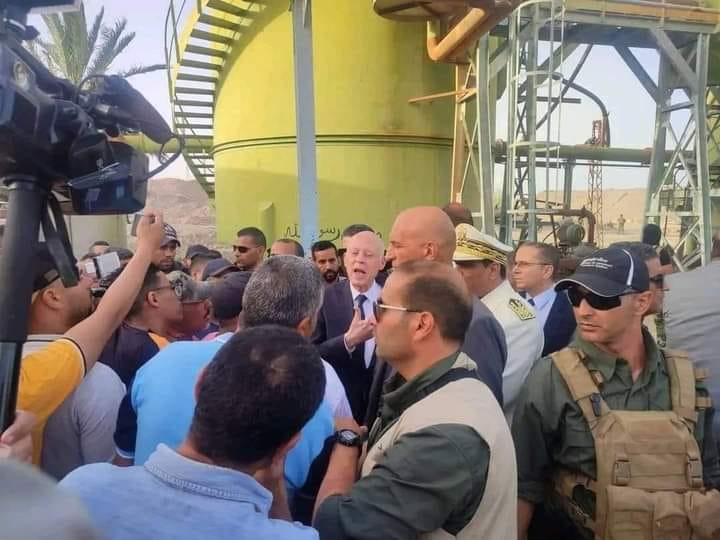 Kaïs Saïed  en visite à l’unité de production du phosphate commercial de Redeyef