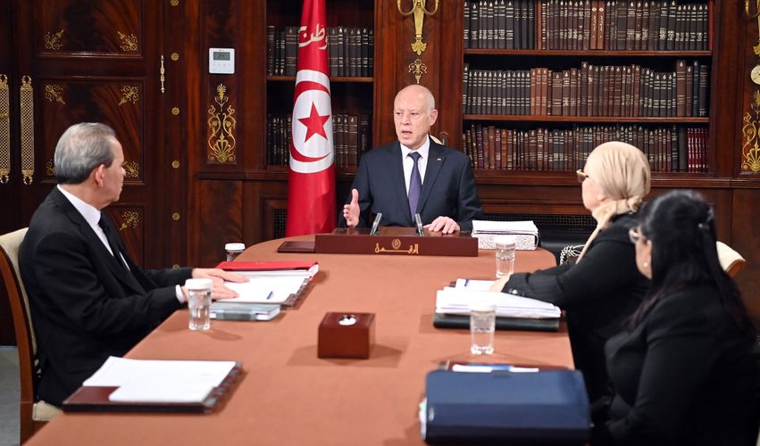 Kais Saied tient une séance de travail avec le chef du Gouvernement et les ministres de la Justice et des Finances.