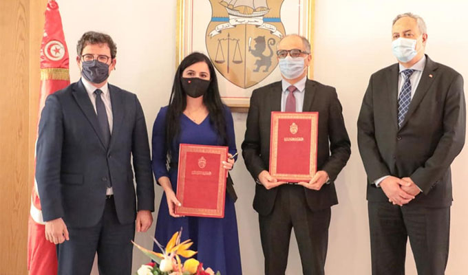 La Poste tunisienne conclut deux conventions de partenariat avec Tunisair et la CTN