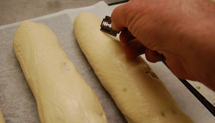 Tunisie: Une lame de rasoir retrouvée dans du pain, la boulangerie sanctionnée