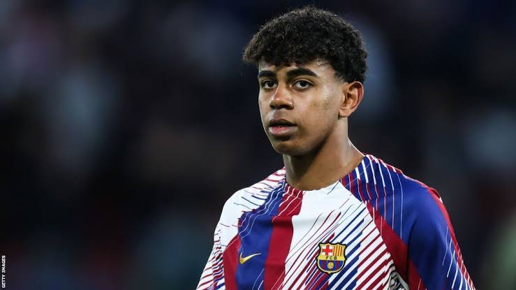 Le père du joueur barcelonais Lamine Jamel poignardé
