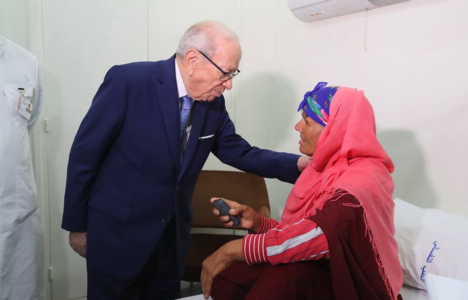 Le chef  de l'Etat rend visite à Zaara Soltani