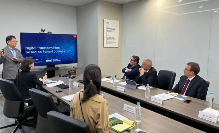 Le ministre de la Santé visite l’hôpital intelligent Samsung à Séoul