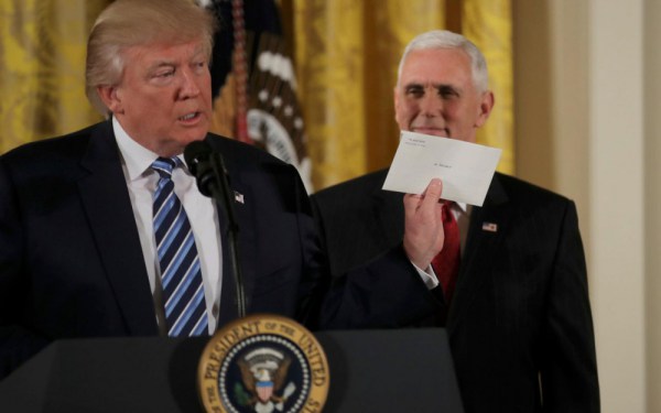 La "magnifique lettre" que Barack Obama a laissée pour Trump