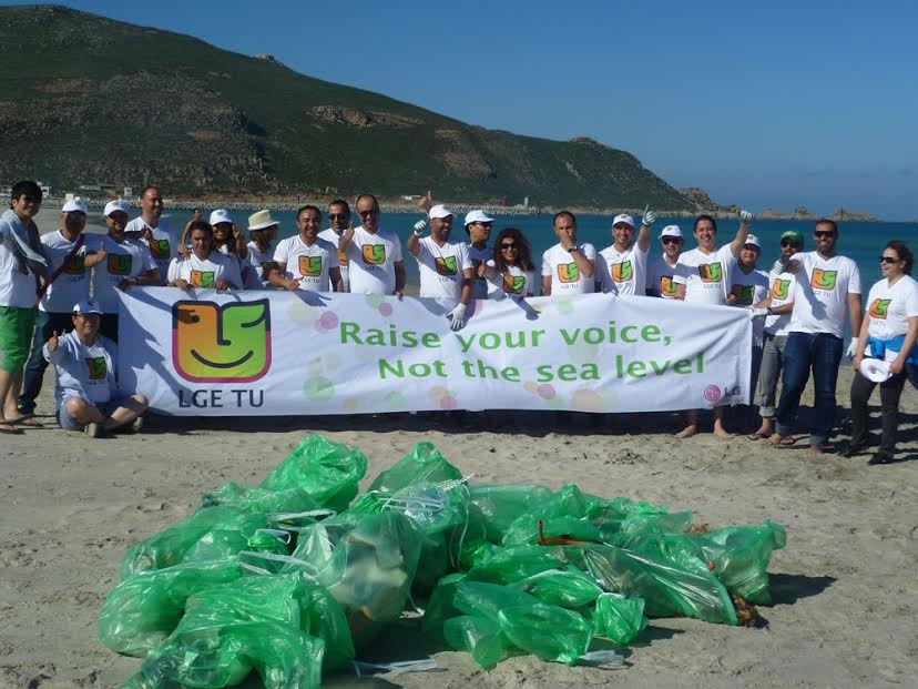 LG mène une campagne de propreté à la plage d’El Haouaria