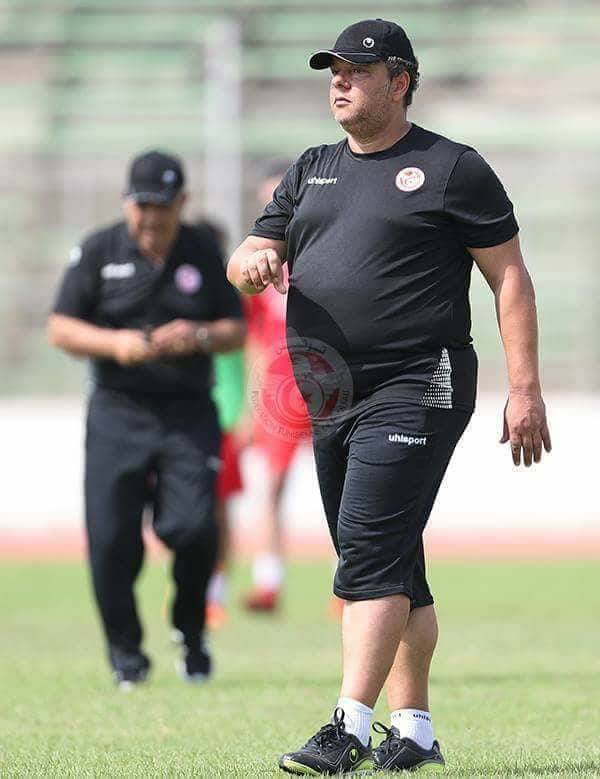 Kenzari, l’entraineur au gros ventre !!