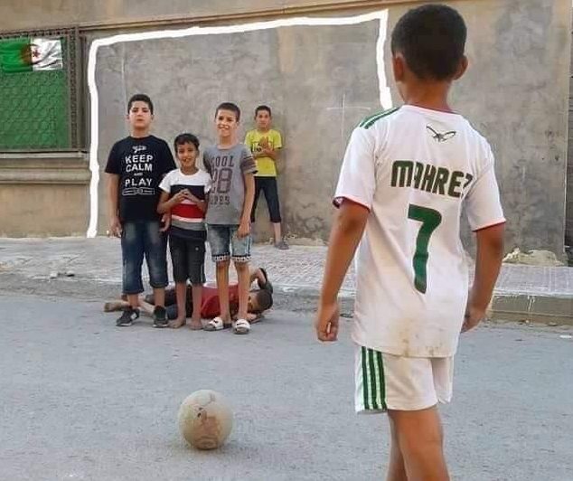 Le coup franc de Mahrez lors d’Algérie-Nigeria reproduit par des enfants (photos)