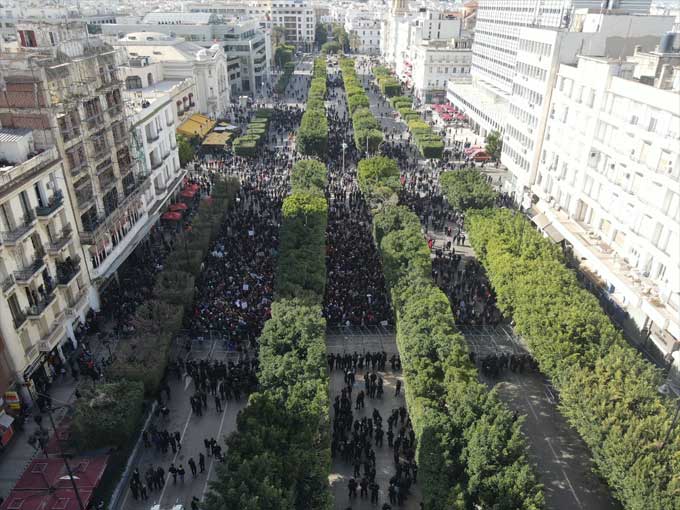 Le ministère de l’Intérieur publie une photo aérienne de la manifestation de l’avenue Bourguiba
