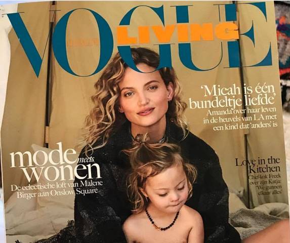 Un mannequin et son fils trisomique en couverture du magazine "Vogue Living"