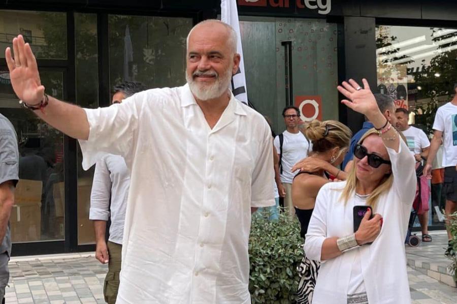 Meloni paie la facture des Italiens qui ont fui un restaurant en Albanie