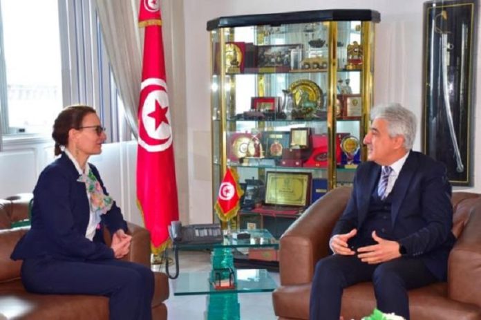 Tunisie: Le ministre de la Défense reçoit l’Ambassadrice de France