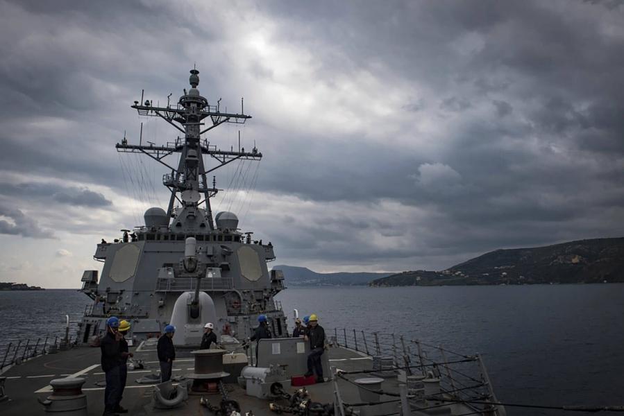 Mer Rouge : l'armée américaine coule trois navires Houthis, dix morts