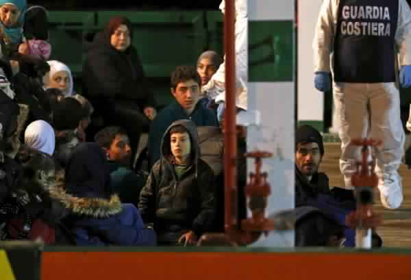 Clandestins: 326 migrants interceptés en une nuit par la garde maritime