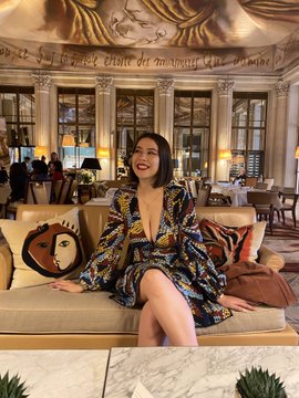 Elle se voit refuser l'entrée d’un musée parisien à cause de son décolleté