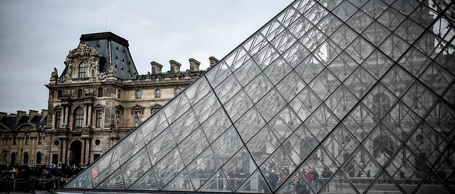 Un activiste tente de voler une sculpture au Louvre pour la rendre à l'Afrique