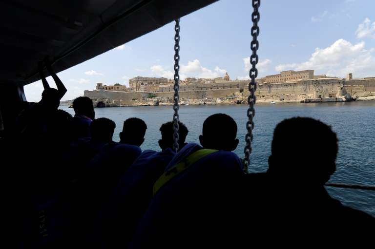 Que font ces cinq Tunisiens dans un navire humanitaire bloqué au large de Bizerte ?