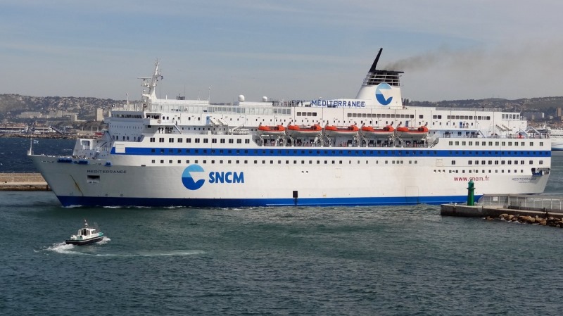 Le navire français "Méditerranée" bloqué au large de La Goulette