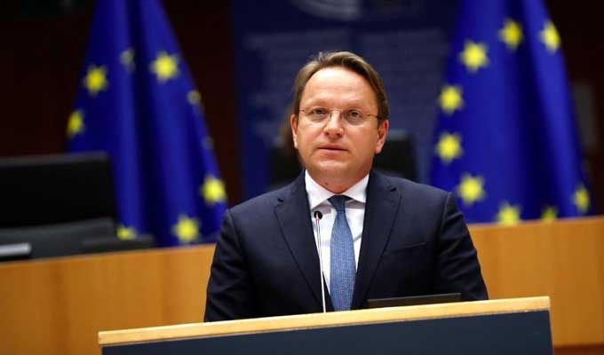 Le commissaire européen à l’élargissement : Le mémorandum avec la Tunisie fonctionne, mais…