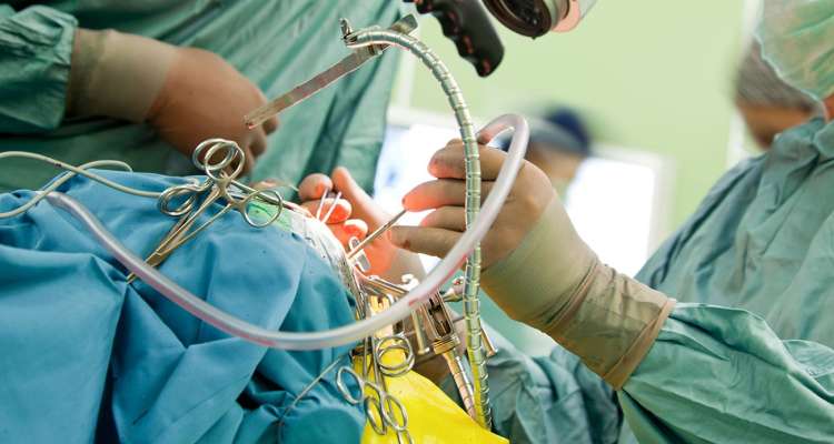 Première en Tunisie : Ablation d’une tumeur au cerveau sur une patiente éveillée