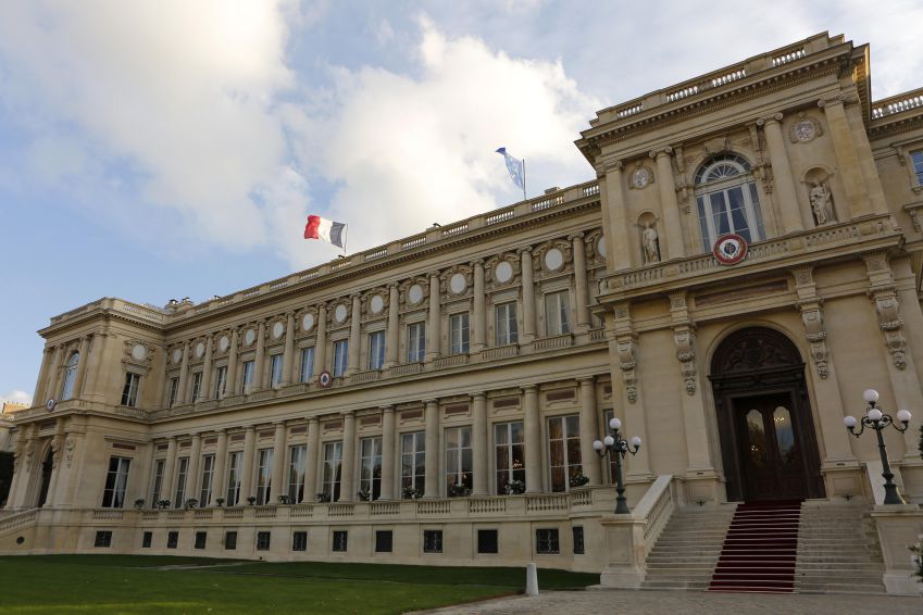 Quel est ce ton très peu diplomatique de la... diplomatie française ?!