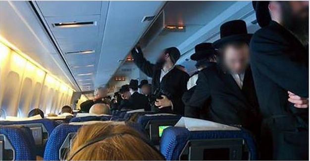 Des Juifs orthodoxes refusent de s'asseoir aux côtés des femmes: L'avion fait 11h de retard