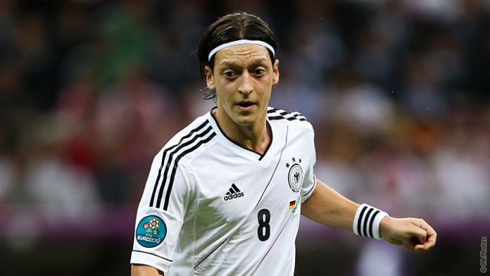  Özil dément son aide à Gaza