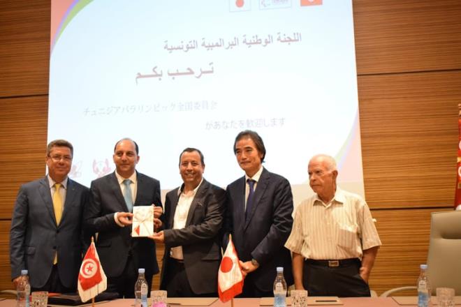 En présence de Mehrez Bousayène remise d’un don de l’Association d’amitié Tunisie-Japon au CNPT