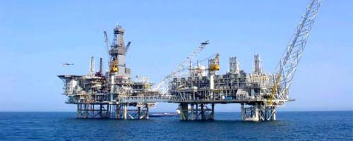 Le pétrole termine en légère hausse